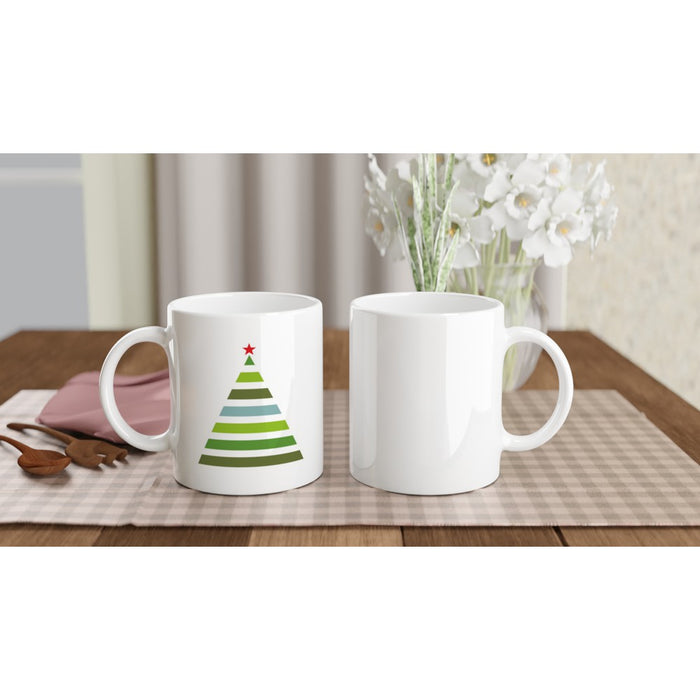 Tasse mit Tannenbaum aus grünen Streifen mit rotem Stern