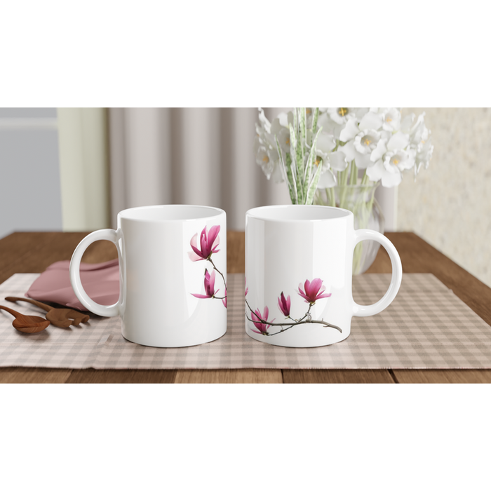 Tasse mit Magnolienzweig
