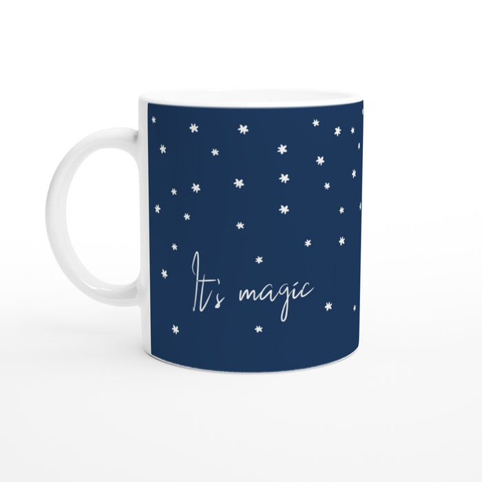 Tasse It's Magic - Weihnachtsmann mit Rentierschlitten im Sternenhimmel