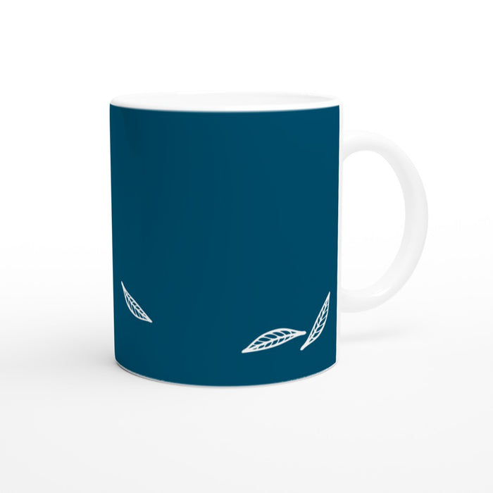 Tasse mit Blättern - ozeanblau/weiß